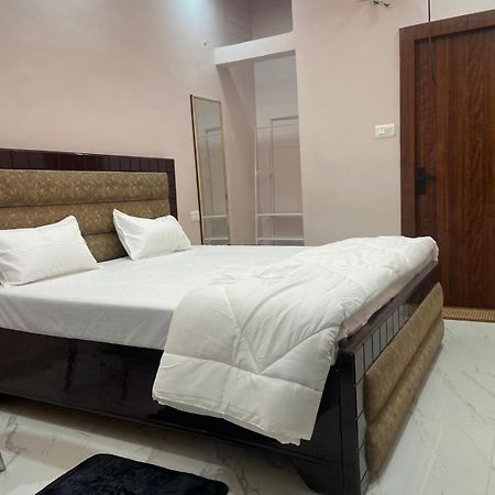 Nirmal Niwas Hotel Benares Buitenkant foto
