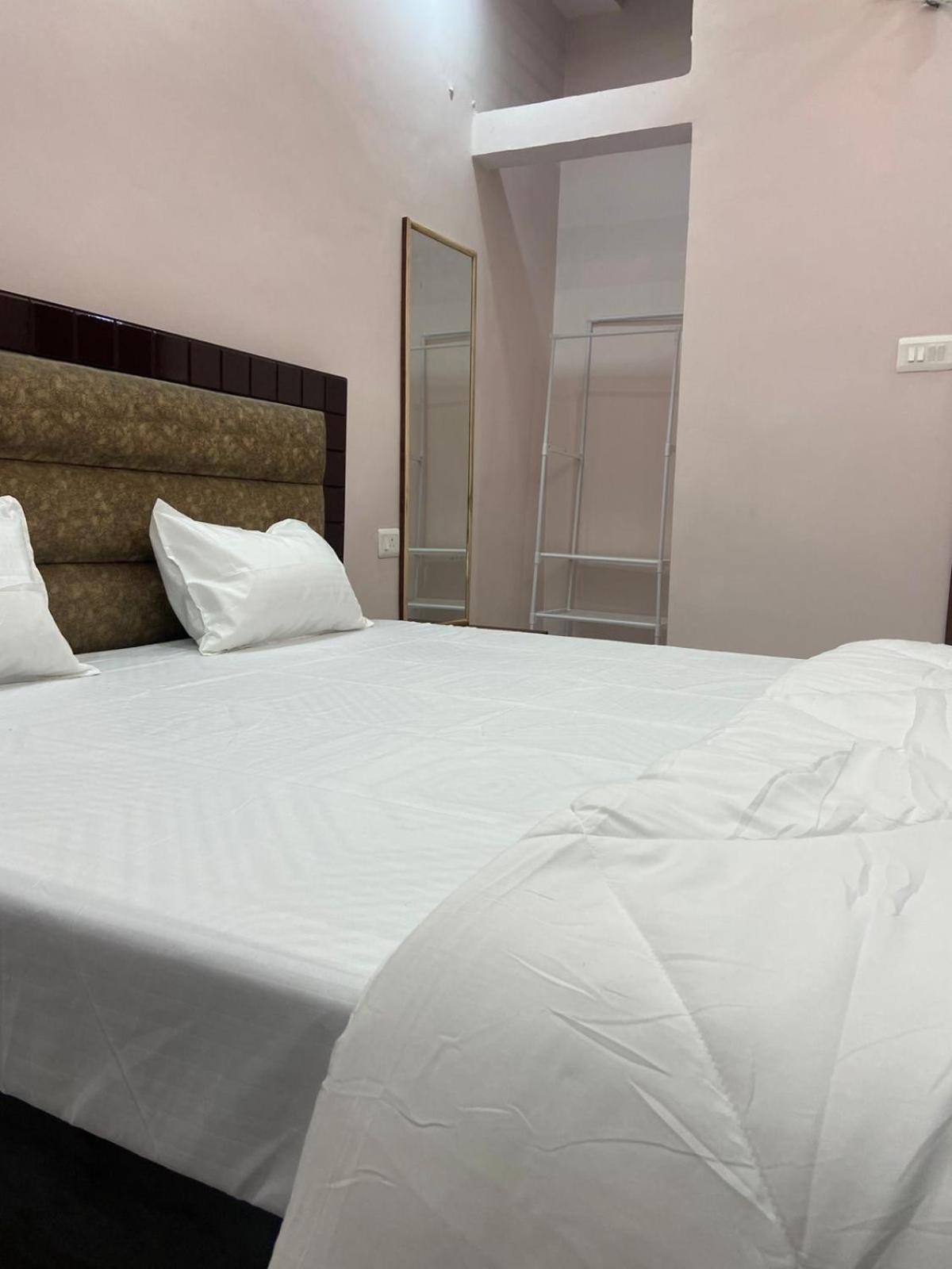 Nirmal Niwas Hotel Benares Buitenkant foto